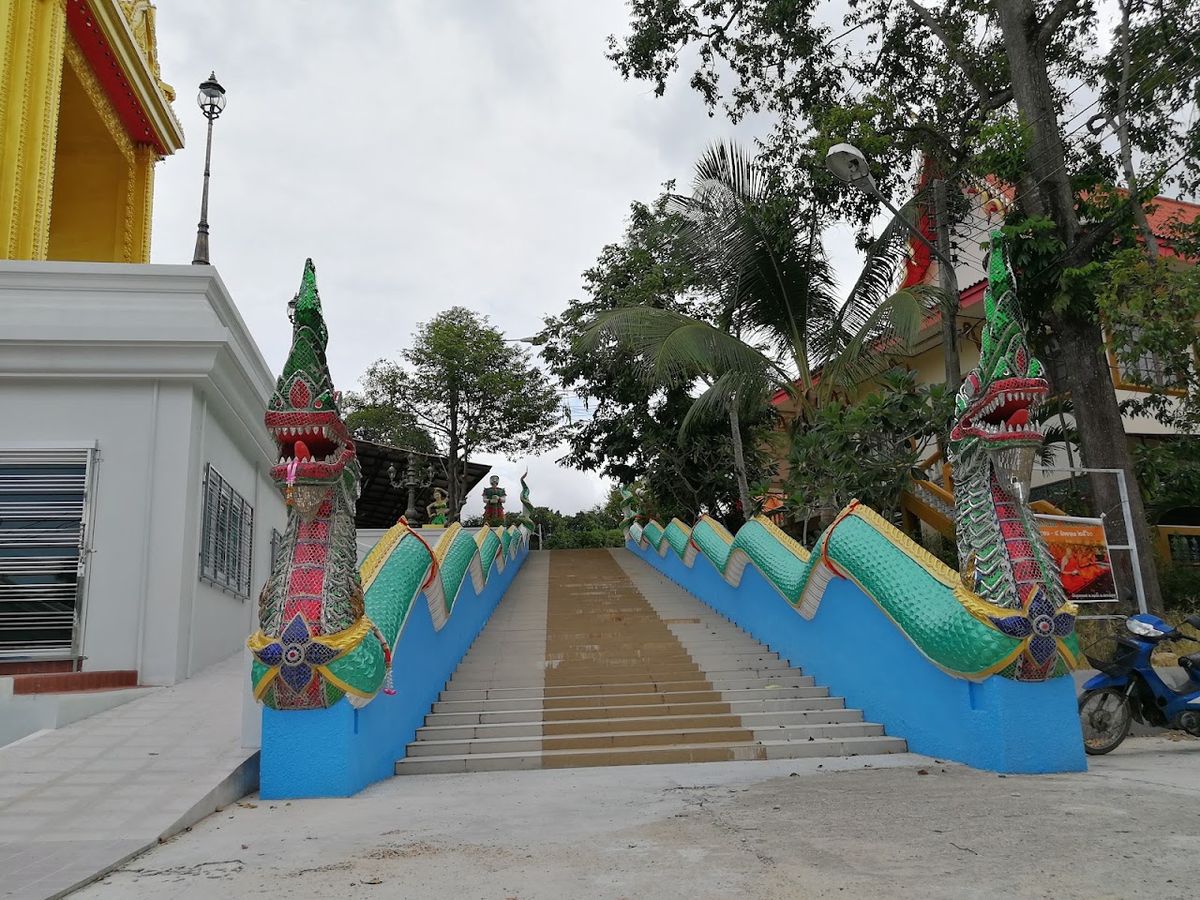 Wat Phu Khao Thong photo 3