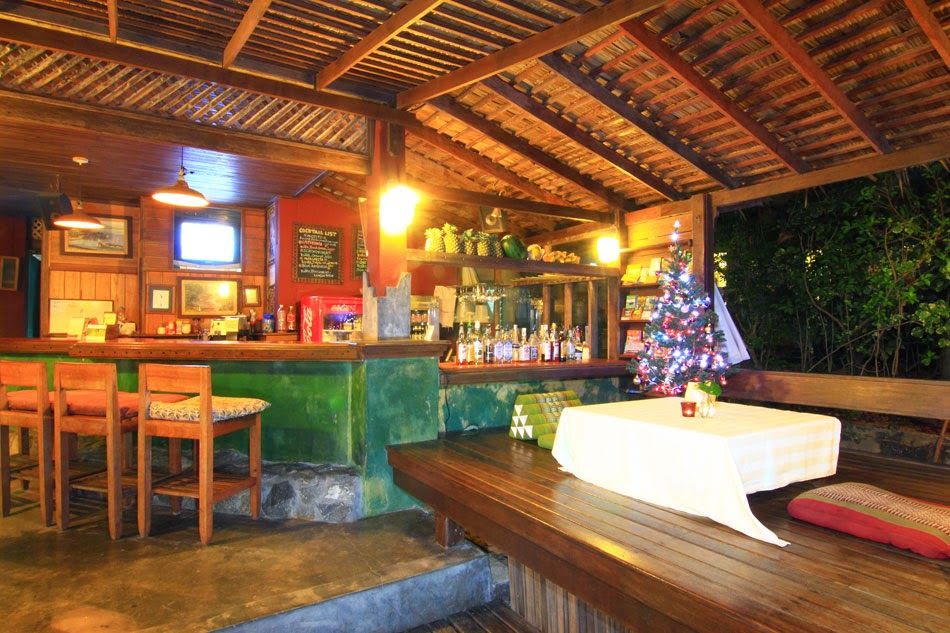Free House Beach Bungalows & Restaurant exterior in Maenam