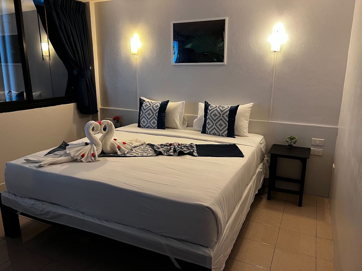 Golden Monkey Samui pool and grounds in Chaweng