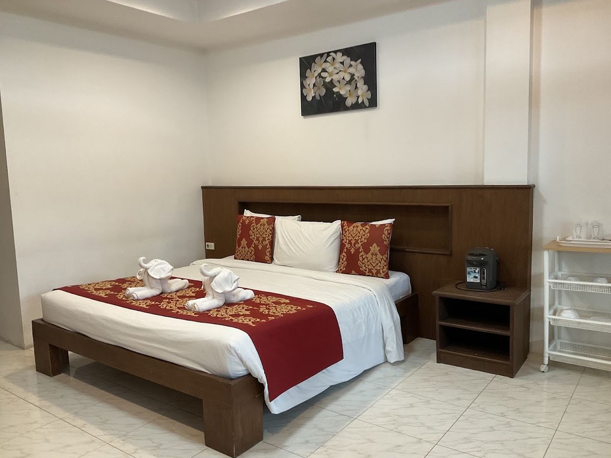 Perfect Resort pool and grounds in Lamai