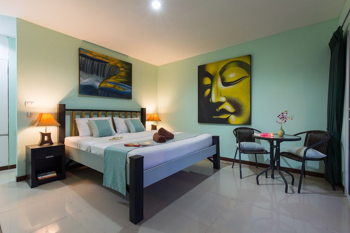 Samui Star pool and grounds in Bophut